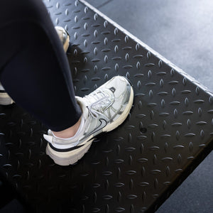 Plate Loaded Hip Thrust Machine